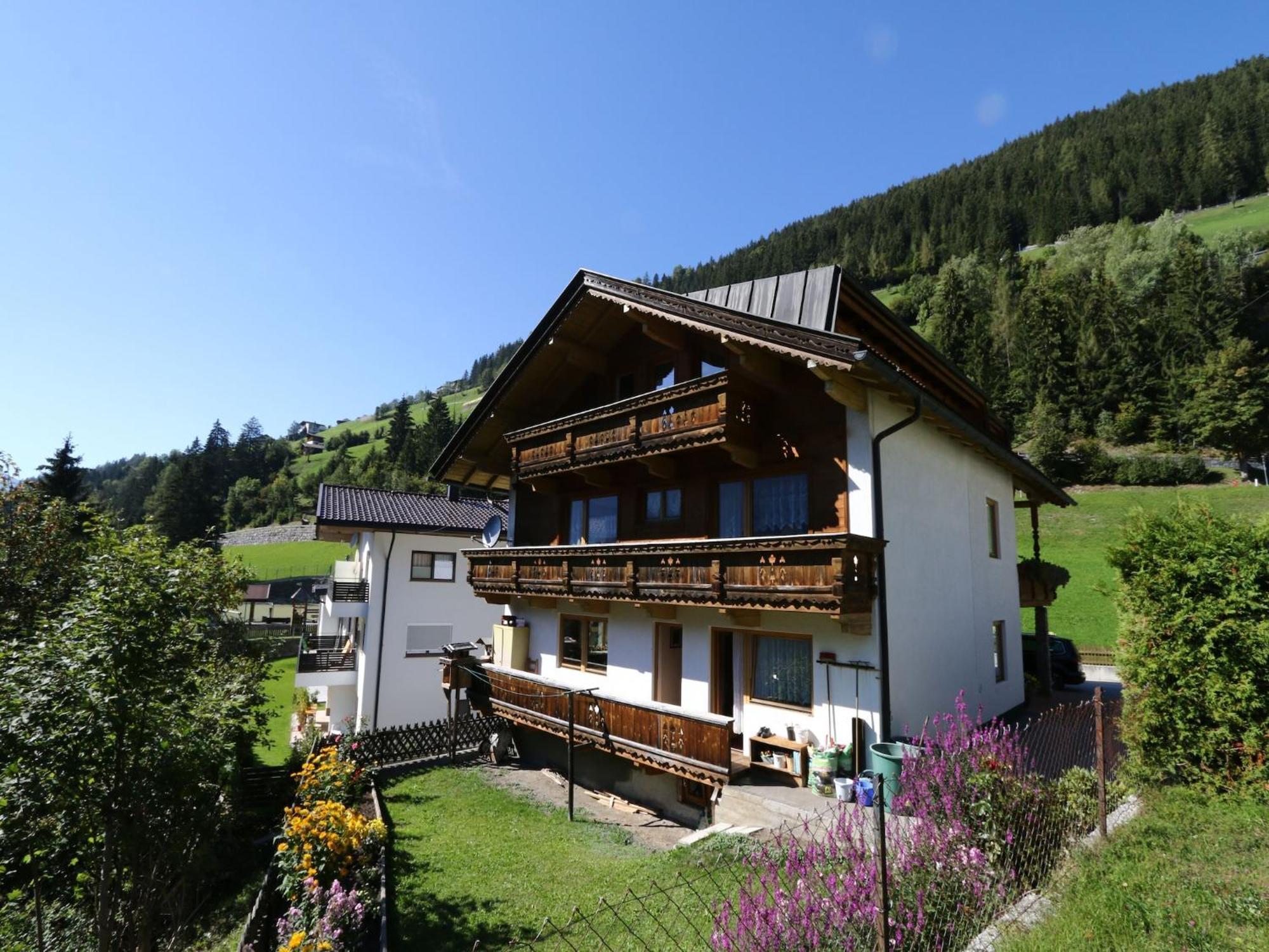 Apartment In Mayrhofen With A Balcony Екстериор снимка